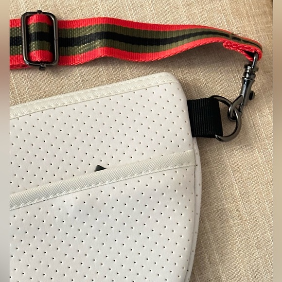 HAUTE SHORE White and Red Crossbody Bag - Picture 2 of 4